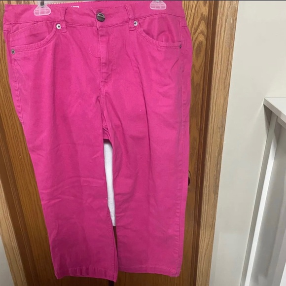 Cute fuchsia, pink crop pants size 12 - Picture 2 of 4